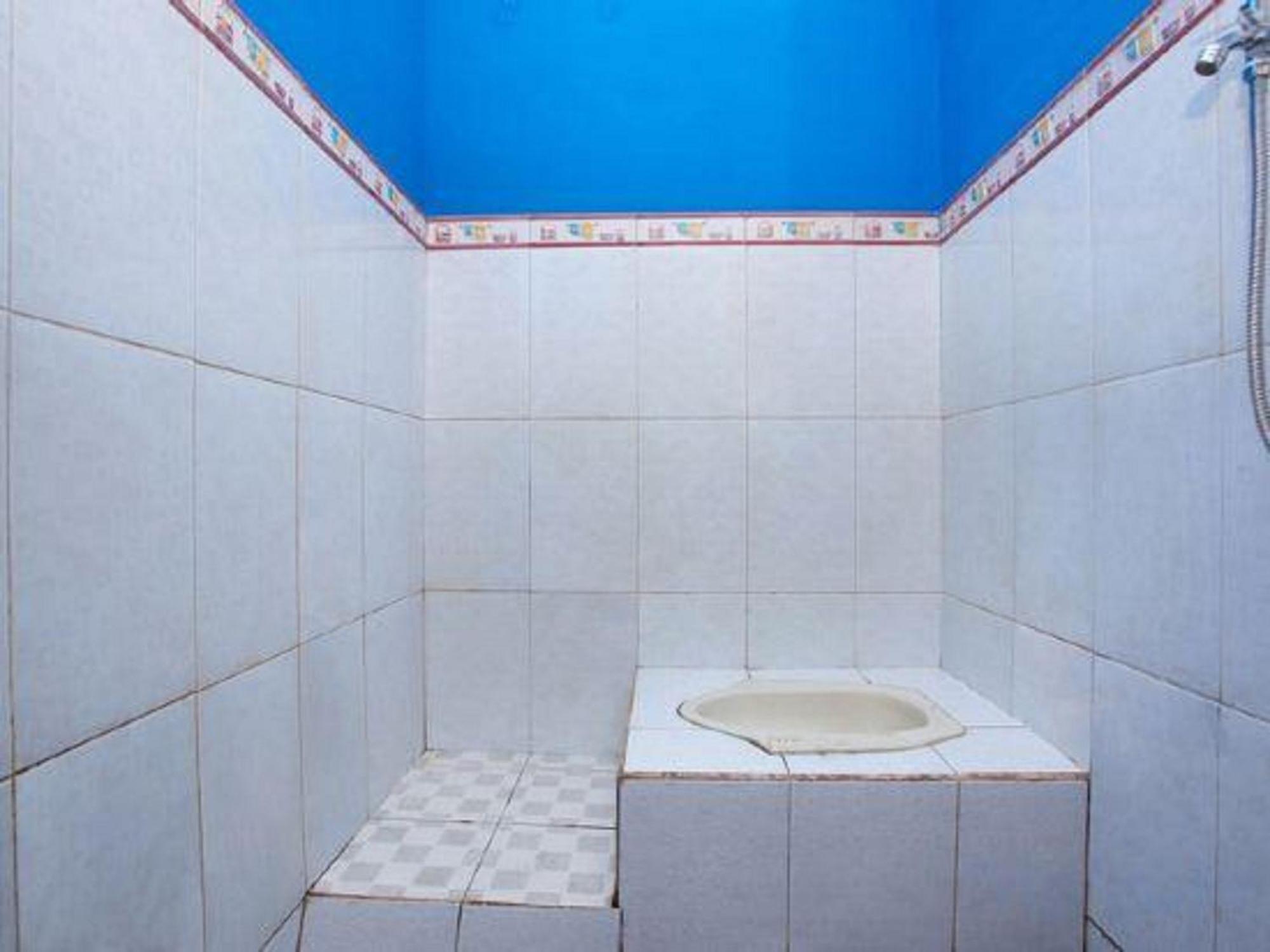 Spot On 2473 Buana Jaya Guest House Cilacap Εξωτερικό φωτογραφία